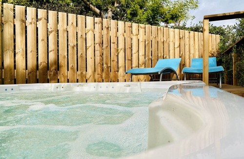 Gruissan Villa | Quiet Villa with SPA, Pool, Gardens, WiFi, AirCo, beach at 600m