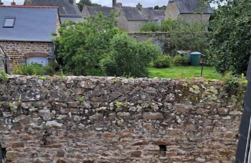 Plouaret House | Quiet village center house