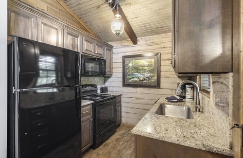 Indian Point Villa | Quiet Waterfront Cove Cabin on Table Rock Lake - Indian Point (C16)