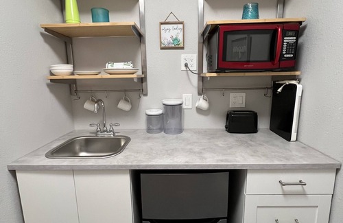 Bradenton Apartment | Quiet Waterview Oasis - 10 minutes to Anna Maria Island