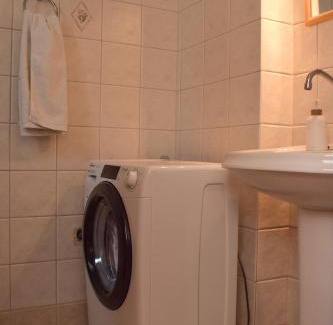 Lavreotiki Villa | Quiet Wood-Style Maisonette