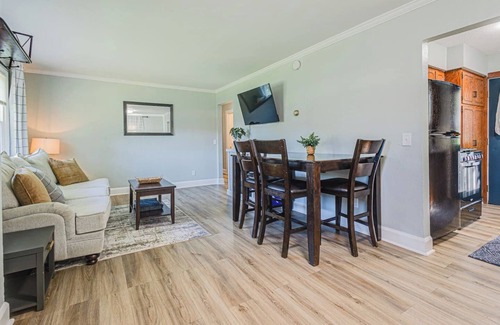 Maxwell House | Quiet3BR Greenfield LaundryWi-Fi