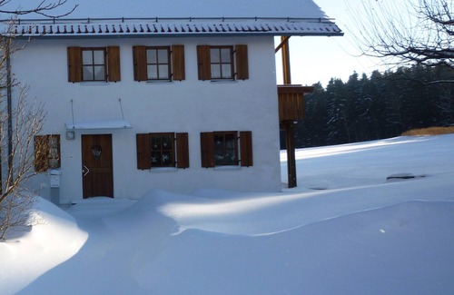 Tiefenbach Apartment | Quietly located holiday flat on the outskirts of Tiefenbach in the Upper Bavarian. Forest