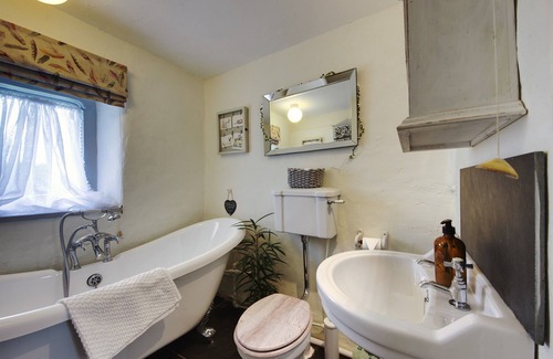 Hartland House | Quincecote mini guest wing. Small and tasteful one bed rural accommodation
