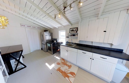 Mid-Coast and Islands Cottage | Quintessential Maine cottage overlooking the Cribstone Bridge with nearby beach access!