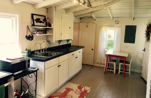 Mid-Coast and Islands Cottage | Quintessential Maine cottage overlooking the Cribstone Bridge with nearby beach access!