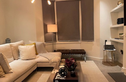 Southwark House | Quintessential Town House Close to Central London