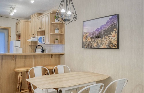 Harvie Heights House | Quite Townhome w/2BR&2BATH- Rocky Mtn Getaway