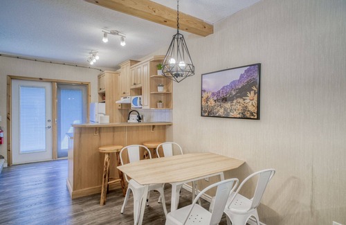 Harvie Heights House | Quite Townhome w/2BR&2BATH- Rocky Mtn Getaway