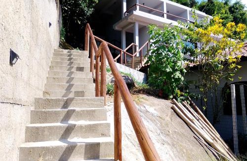 Toninhas House | Quitinete Casal ou até 4 pessoas 150m da praia das Toninhas