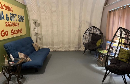 Eureka Springs House | Quonset Hut Glamping in Style: 5 minutes from Kings River