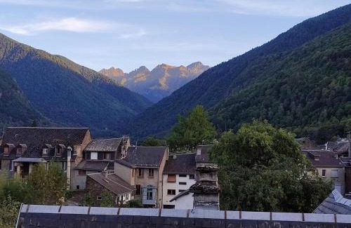Bagneres-de-Luchon Apartment | Résidence des Jardins, wifi, centre Luchon