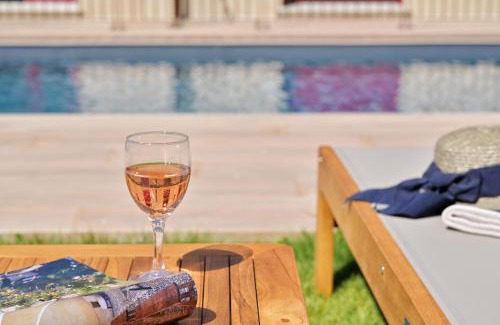 Oletta Villa | Résidence Les volets rouges - Duplex de standing avec piscine