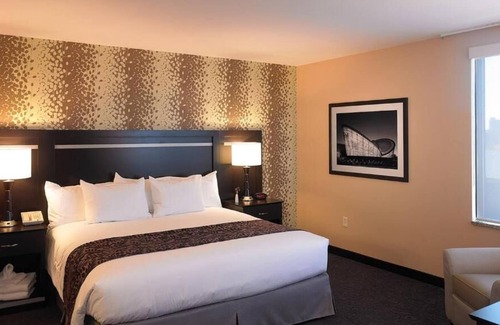 East Avenue House | R 1546 The Strathallan A Doubletree By Hilton with Garden, Outdoor Entertainment Area, And Full-Ser