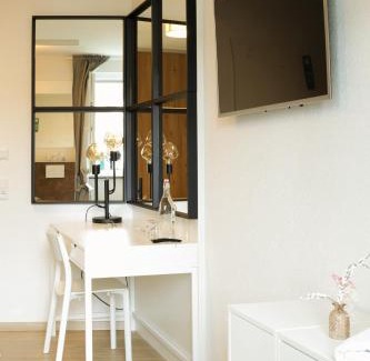 Rust Hotel | R & J Hotel