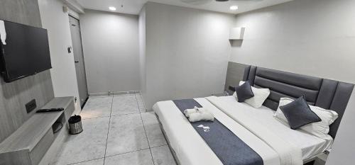 Ahmedabad Hotel | R K Villa HOTEL