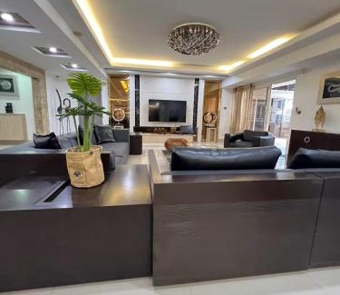 Paranaque Hotel | R&R Entire Rental Unit