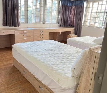 Paranaque Hotel | R&R Entire Rental Unit