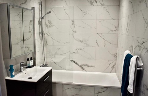 Hemel Hempstead Apartment | R V Properties Luxury Suites 21 & 23