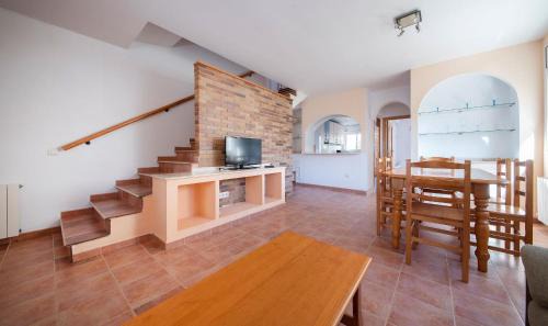 Calafell House | R140 Manila Resort Jardin