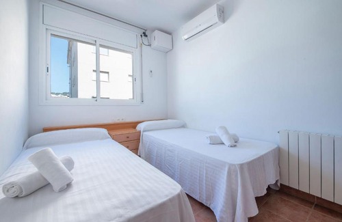 Calafell House | R140 Manila Resort Jardin