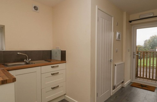 Blakeney Cottage | RABBITS WARREN, pet friendly, with a garden in Blakeney