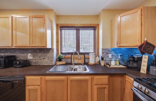 Greentown House | Raccoon House & Spa. Scandinavian style retreat w/sauna and hot tub.