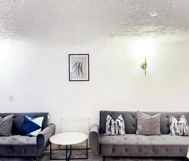 London Borough of Bromley House | Racecourse Cottage