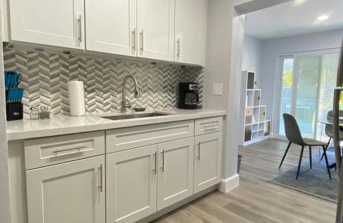 Hollywood House | Rachaels Upscale 3 Bedrooms Luxury Home