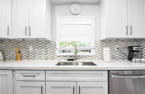 Hollywood House | Rachaels Upscale Two Bedrooms Luxury Home
