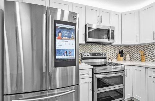 Hollywood House | Rachaels Upscale Two Bedrooms Luxury Home