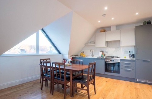 Windsor City Centre Apartment | Radiant Penthouse on the Banks of the Thames