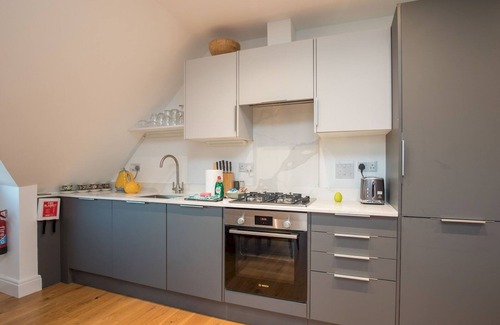 Windsor City Centre Apartment | Radiant Penthouse on the Banks of the Thames