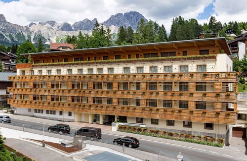 Cortina d'Ampezzo House | Radisson Residences Savoia Palace Cortina d’Ampezzo