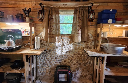 Fort Mc Clellan Cabin | Raelean - A unique off-grid tiny cabin