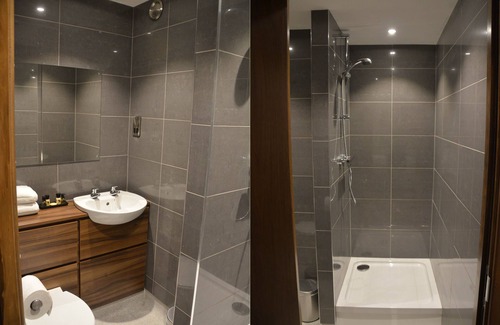 Llanvair Kilgeddin Hotel | Raglan Lodge