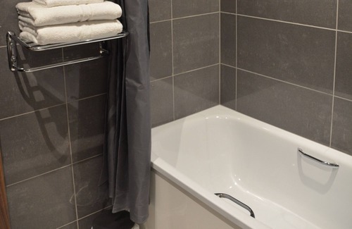 Llanvair Kilgeddin Hotel | Raglan Lodge
