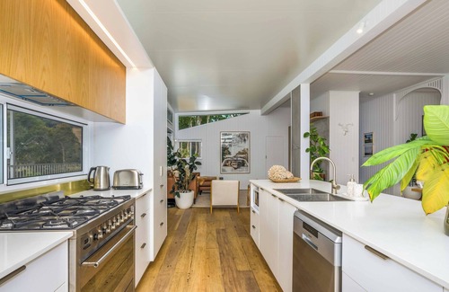 Mooball Cottage | Rail Trail Retreat - Artisan Rural home - 5 mins only to pristine beaches!