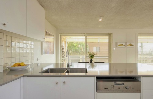 Tweed Heads Apartment | Rainbow Bay Ocean View Retreat: Serene 2 bedroom Art apartment.