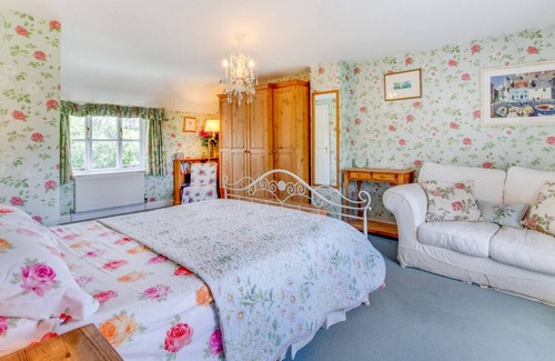Littlebredy House | Rainbow Cottage - Four Bedroom House, Sleeps 8
