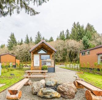 Forks Apartment | Rainforest Tiny Home Retreat Industrial 26