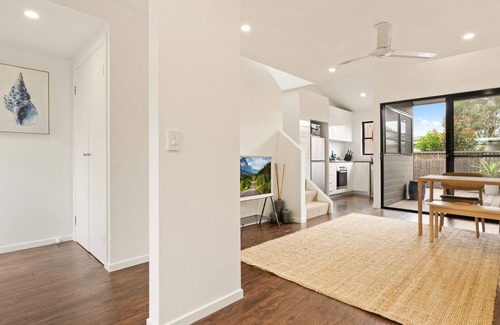 Ocean Shores House | RAJAH 1 - Lovely Townhouse close to beach & shops