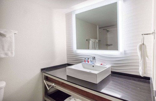 Franklin Park Hotel | Ramada by Wyndham Austin South