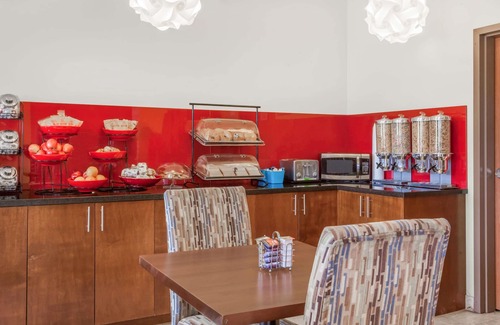 Carlyle Hotel | Ramada by Wyndham Carlyle