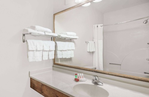 Columbia Hotel | Ramada by Wyndham Columbia