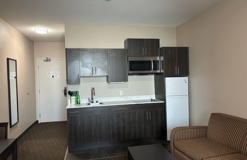 Estevan Hotel | Ramada by Wyndham Estevan