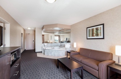 Estevan Hotel | Ramada by Wyndham Estevan