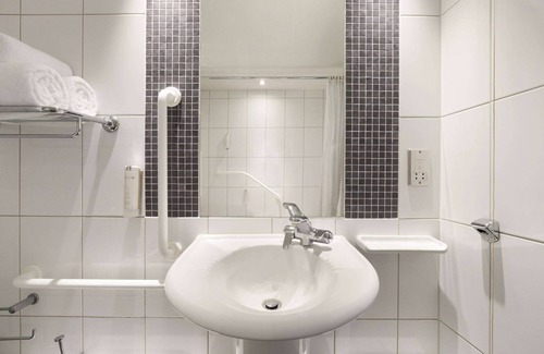 Whittington Hotel | Ramada by Wyndham London North M1