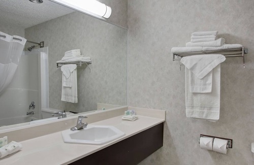 Nisku Hotel | Ramada by Wyndham Nisku Edmonton Airport