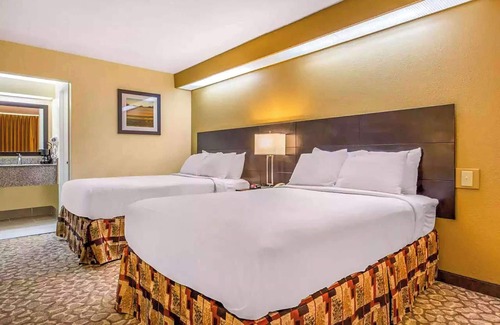 Santee Hotel | Ramada by Wyndham Santee I-95
